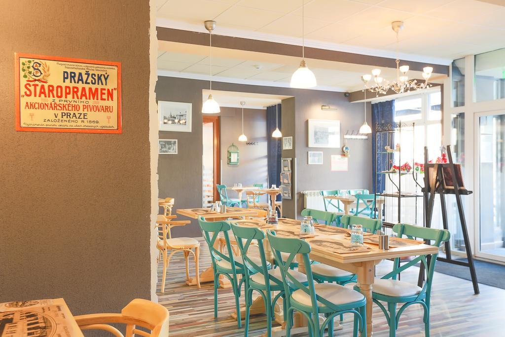Artmotel & Bistro Haţeg Dış mekan fotoğraf