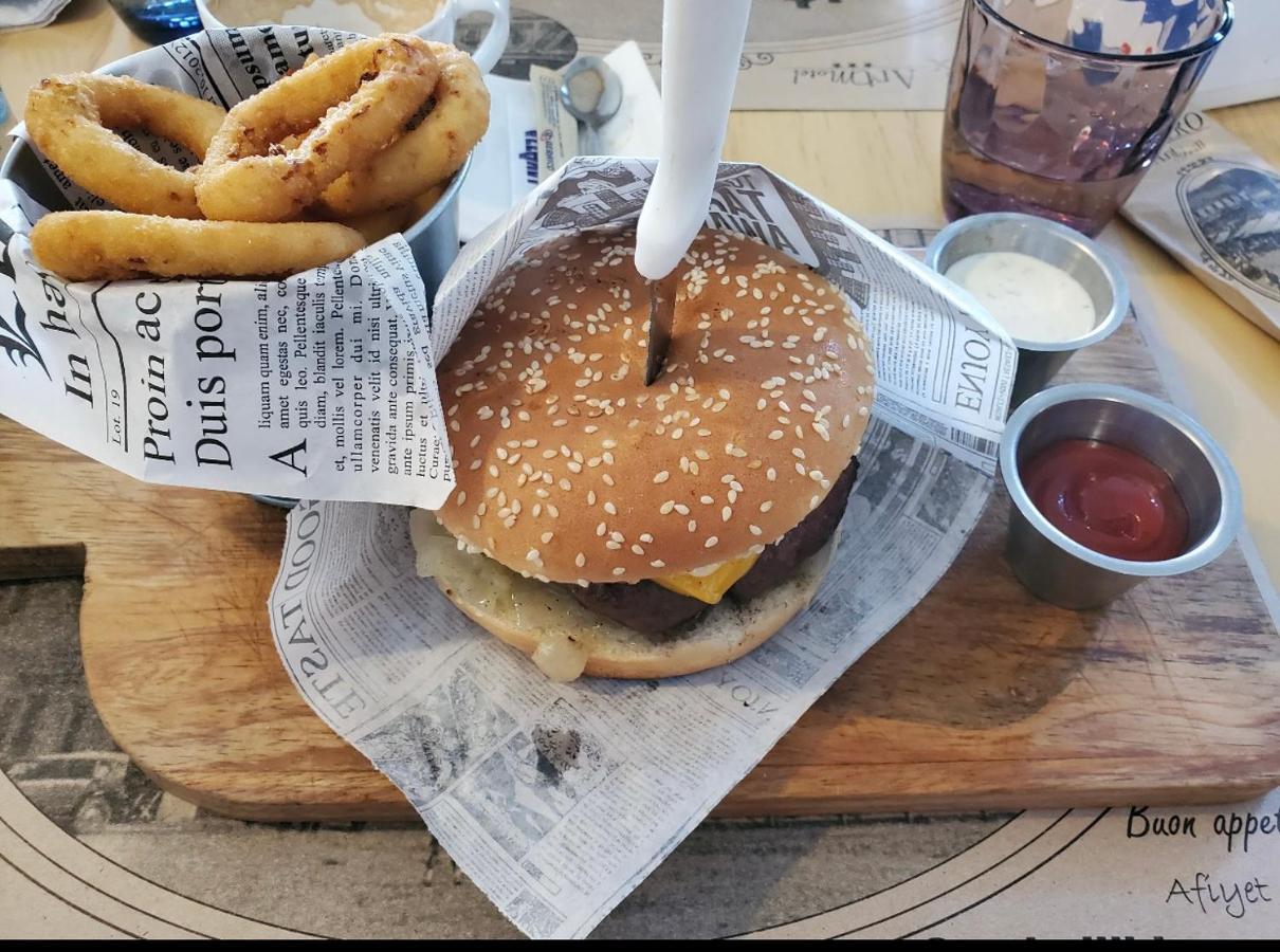 Artmotel & Bistro Haţeg Dış mekan fotoğraf