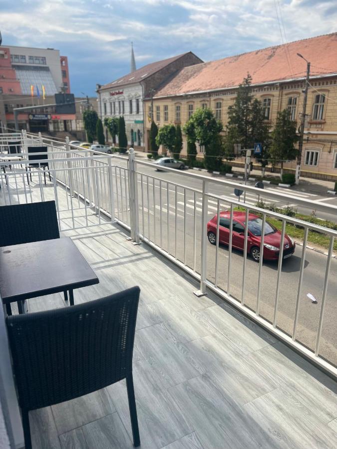 Artmotel & Bistro Haţeg Dış mekan fotoğraf