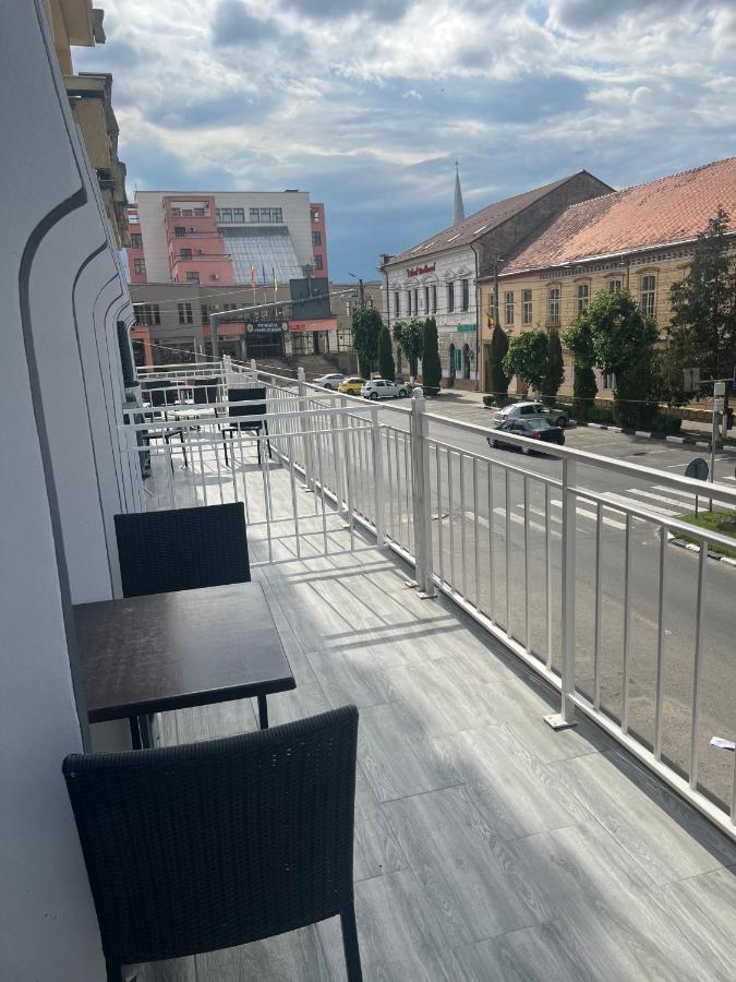 Artmotel & Bistro Haţeg Dış mekan fotoğraf