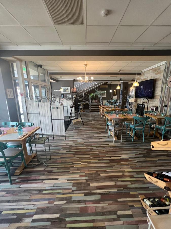Artmotel & Bistro Haţeg Dış mekan fotoğraf