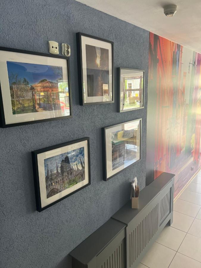 Artmotel & Bistro Haţeg Dış mekan fotoğraf