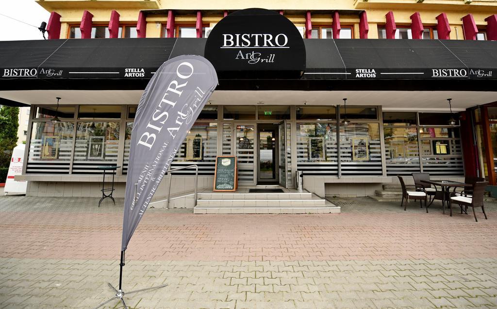 Artmotel & Bistro Haţeg Dış mekan fotoğraf