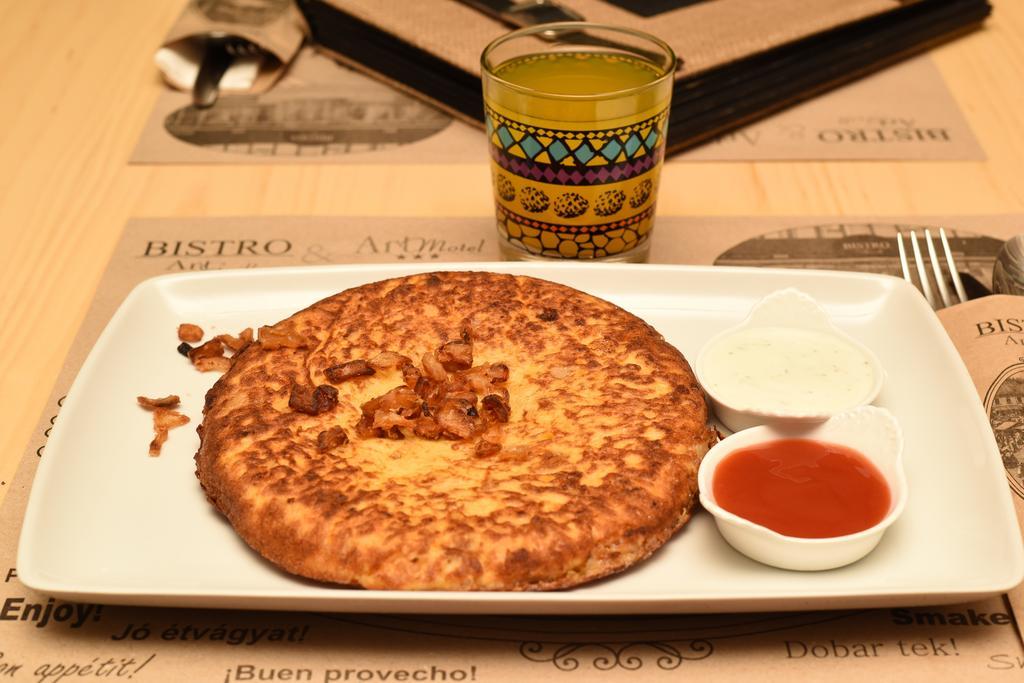 Artmotel & Bistro Haţeg Dış mekan fotoğraf