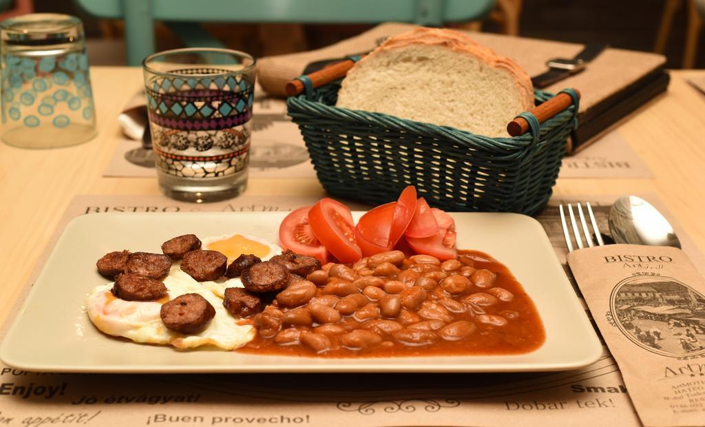 Artmotel & Bistro Haţeg Dış mekan fotoğraf